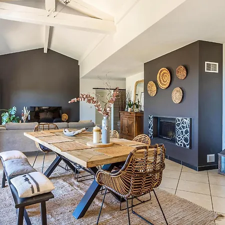 In Les Maures La Londe-les-Maures